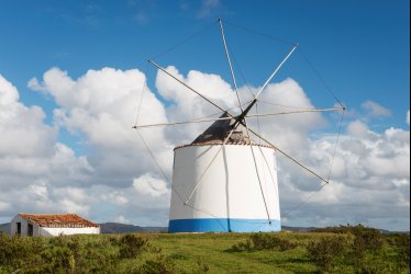 Windmühle an der Algarve © ventura - stock.adobe.com