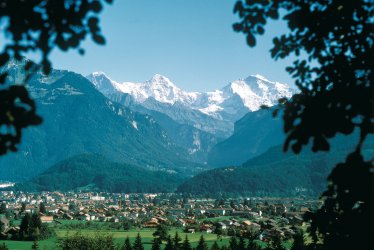Interlaken mit Panorama Eiger, Mönch und Jungfrau © Interlaken Tourismus