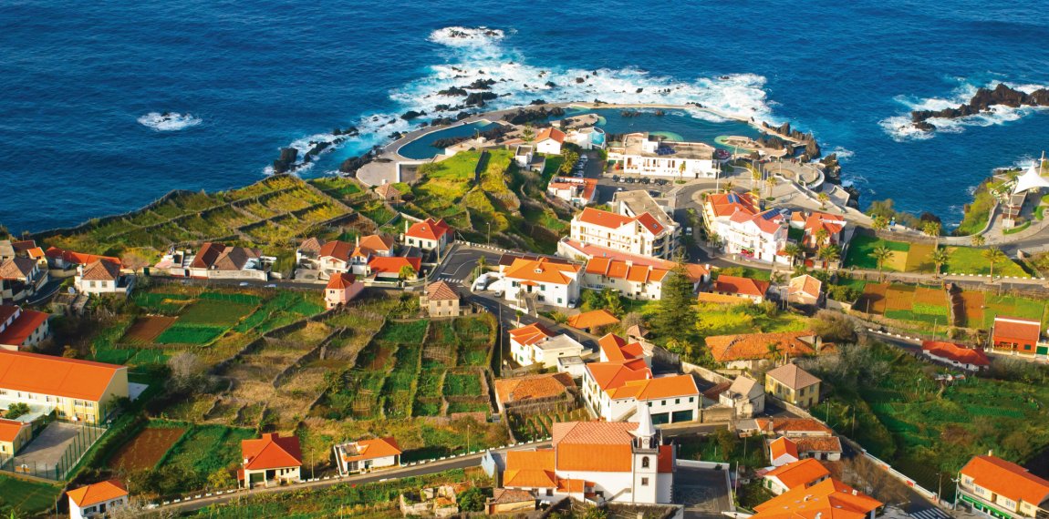 Felsenbäder in Porto Moniz © dinozzaver - fotolia.com