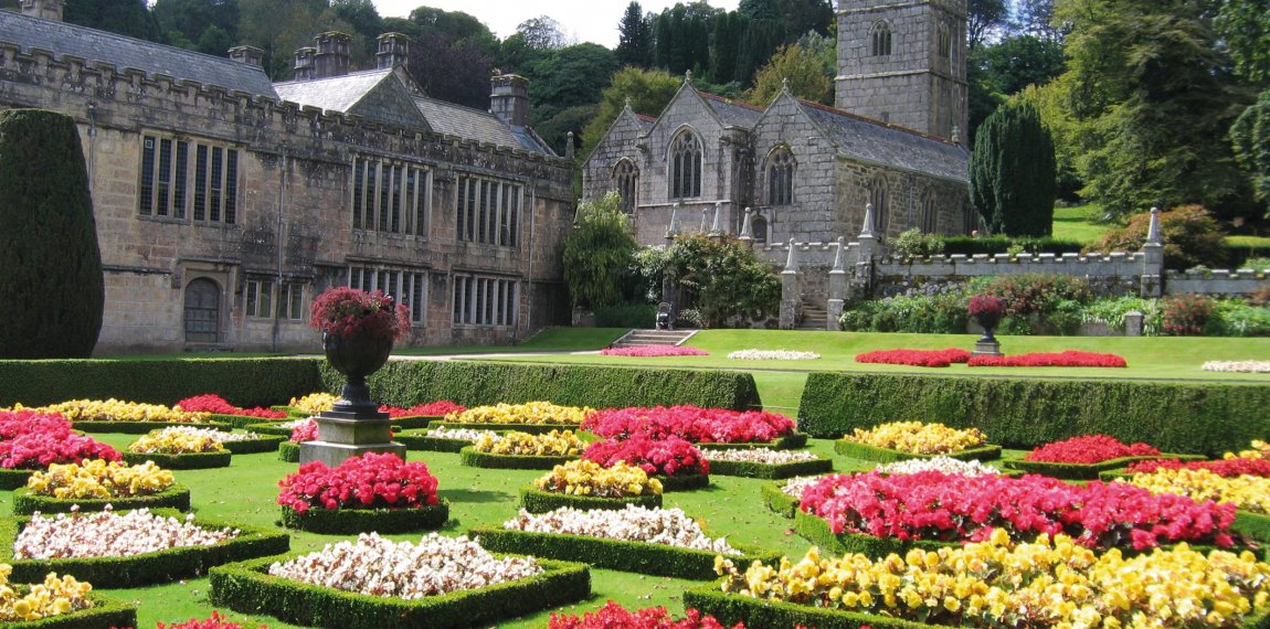 Lanhydrock House und Kirche © Keith-fotolia.com