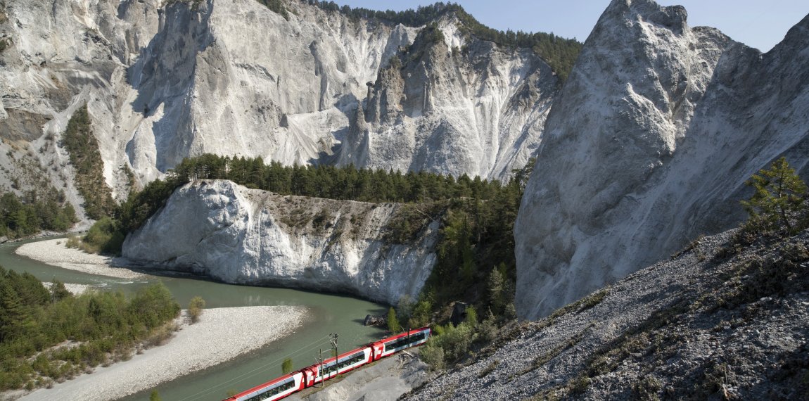 Glacier Express in der Rheinschlucht © Rhaetische Bahn/swiss-image.ch/Christof Sonderegger