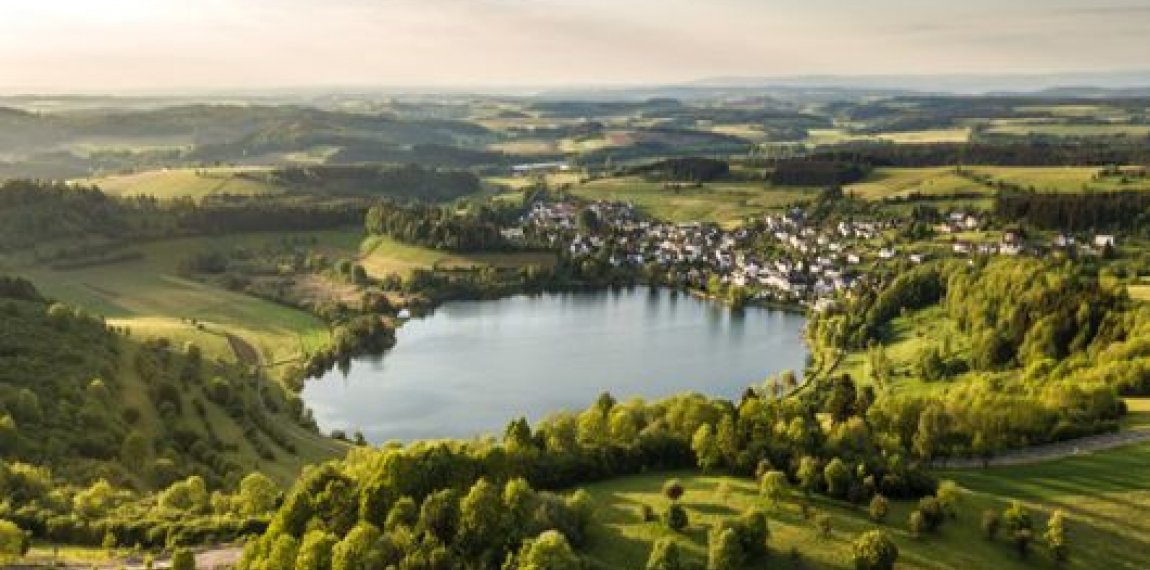 Eifelsteig Schalkenmehrener Maar © Eifel Tourismus GmbH D. Ketz