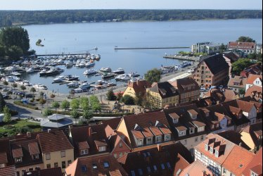 Blick über Waren an der Müritz © babelsberger-fotolia.com