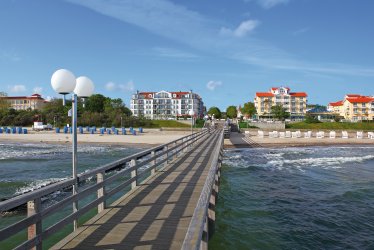 Blick von der Seebrücke auf den Strand © Tourist Service Kühlungsborn GmbH