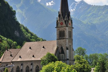 Kirche St. Florin in Vaduz © Telegin Sergey-shutterstock.com/2013