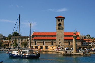 Glockenturm im Hafen von Rhodos © Agata Dorobek - shutterstock.com