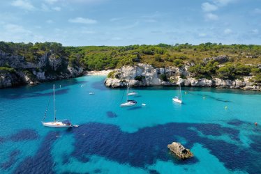 Blick auf Macarelleta Beach auf Menorca © nito-shutterstock.com/2013