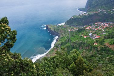 Dorf an der Küste Madeiras © Zbynek Jirousek - fotolia.com