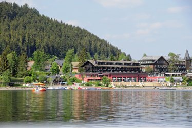 Am Titisee ©  Petra Beerhalter - fotolia.com