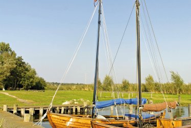 Fischerboote bei Ahrenshoop © BildPix.de-fotolia.com