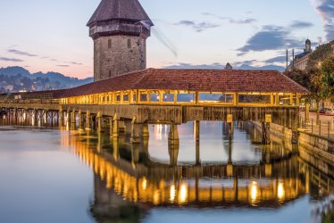 Mittelalterliche Kapellbrücke in Luzern © eyetronic-fotolia.com