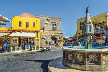 Hippocrates Platz in der historischen Altstadt von Rhodos © pixabay.com/kirkandmimi