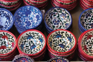 traditionell bemalte Keramikschüsselchen © Adamchuk-fotolia.com