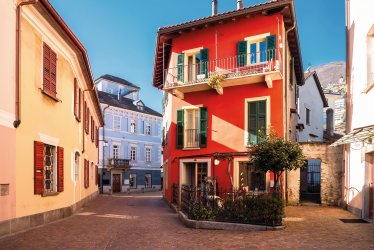 Altstadtgasse in Locarno © EKH-Pictures-stock.adobe.com