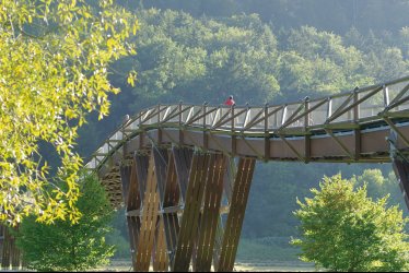 Längste Holzbrücke Europa 'Tatzelwurm' © Naturpark Altmühltal/Andreas Hub