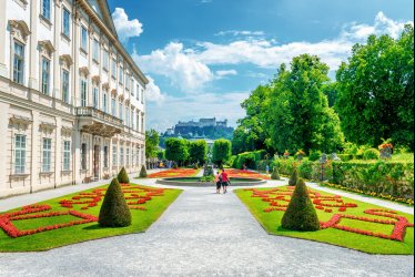 Mirabellgarten mit Blick auf die Festung Hohensalzburg © tichr - stock.adobe.com