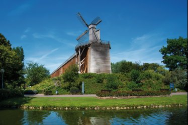 Windkunst am neuen Gradierwerk im Kurpark Bad Rothenfelde © hkama - stock.adobe.com