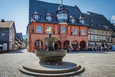 Marktbrunnen und Kaiserworth © GOSLAR Marketing GmbH/Stefan Schiefer