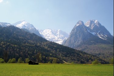 Alpspitz- und Zugspitzmassiv © tina7si-fotolia.com