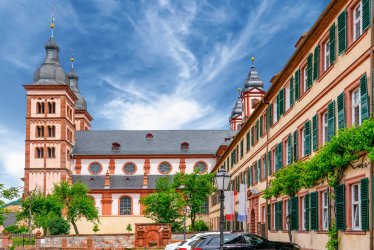 Klosterkirche am Schlossplatz Amorbach © Comofoto - stock.adobe.com