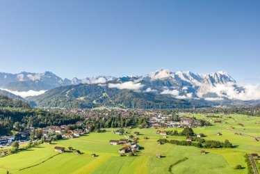 Blick auf Garmisch-Partenkirchen © Davidzfr - stock.adobe.com