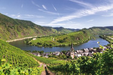 Bremm an der Mosel mit Moselschleife © wsf-f - stock.adobe.com