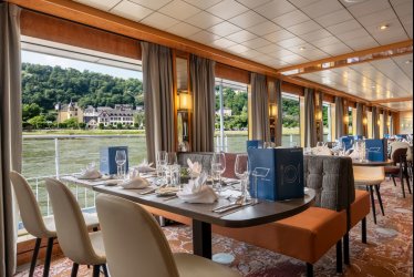 BOlero Restaurant © Nicko Cruises