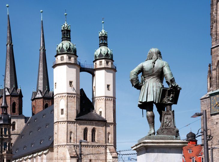Händle-Statue vor der Marktkirche in Halle an der Saale © steschum-fotolia.com
