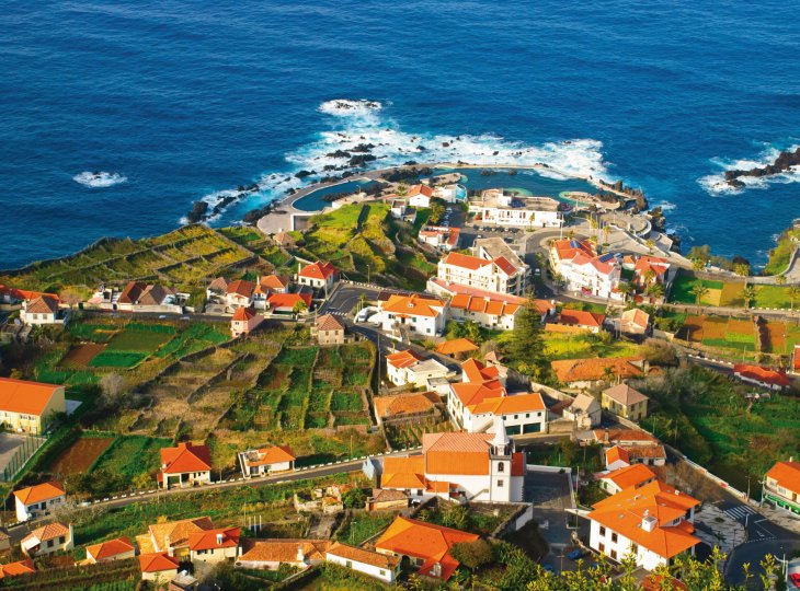 Felsenbäder in Porto Moniz © dinozzaver - fotolia.com