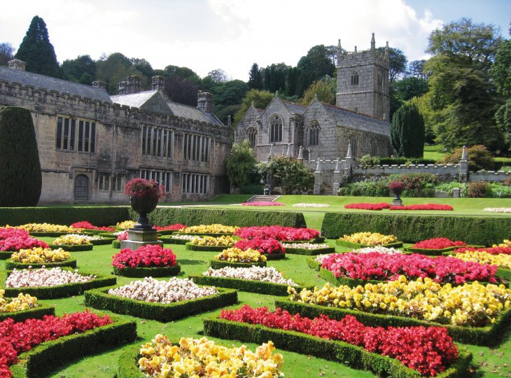 Lanhydrock House und Kirche © Keith-fotolia.com